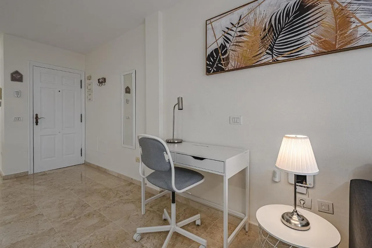 Paraiso Palm Mar Beautiful & Bright Renovated Apartment With Air Conditioning